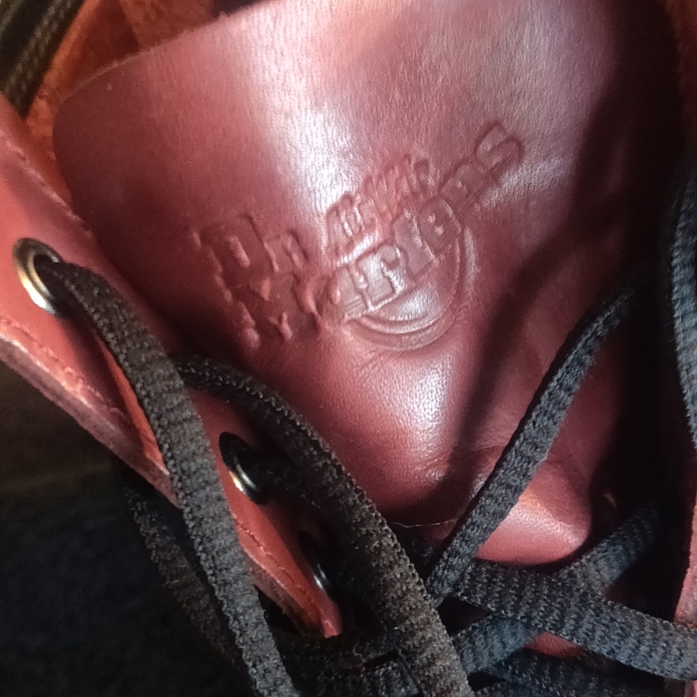 Shoe's - Picture 4 of 7